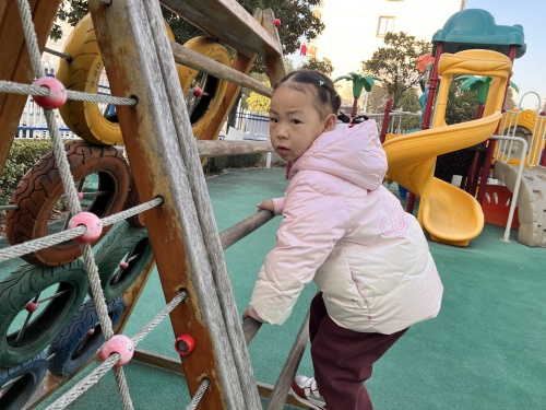 新惠园中二班：冬季户外