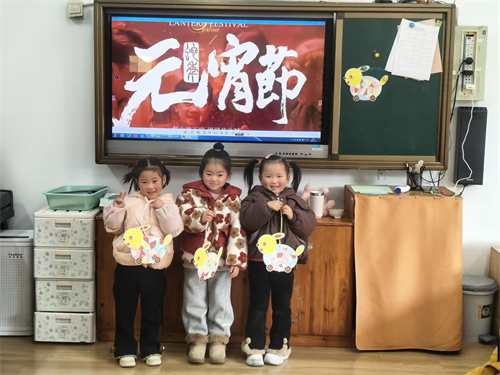 小2班：元宵兔子灯