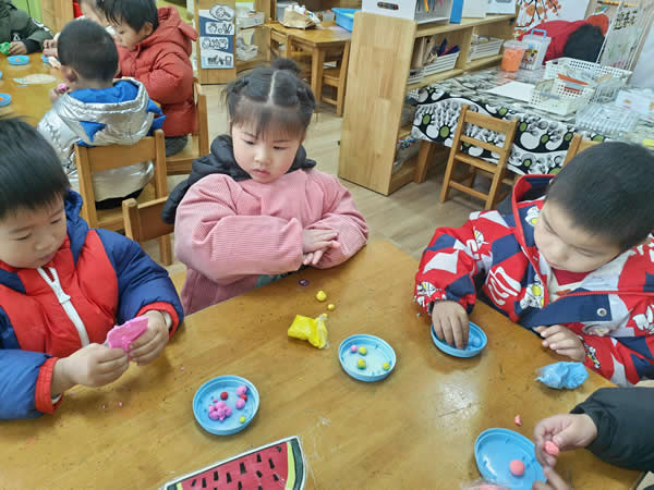 小4班：彩色的汤圆