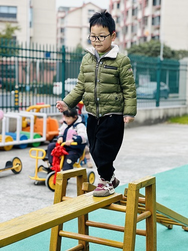 大5班：蹦蹦跳跳真快乐
