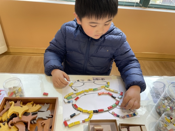 中2班：马赛克，彩色的世界真好玩！