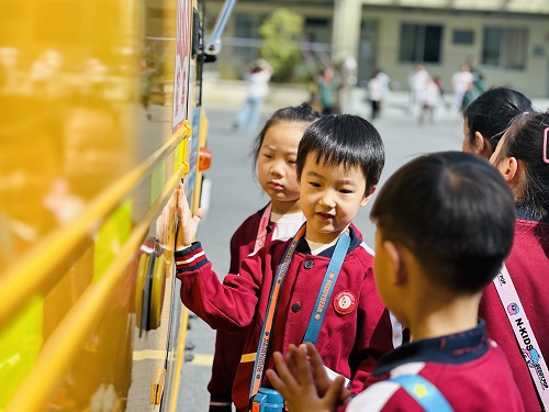 大5班：参观小学