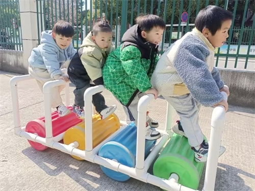 小2班：和朋友在一起真开心