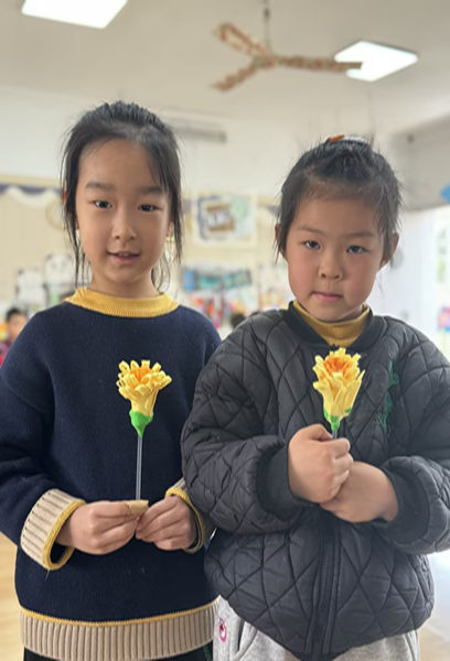 新惠园中1班：菊花寄哀思