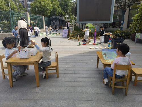 小3班 花镜广场游戏