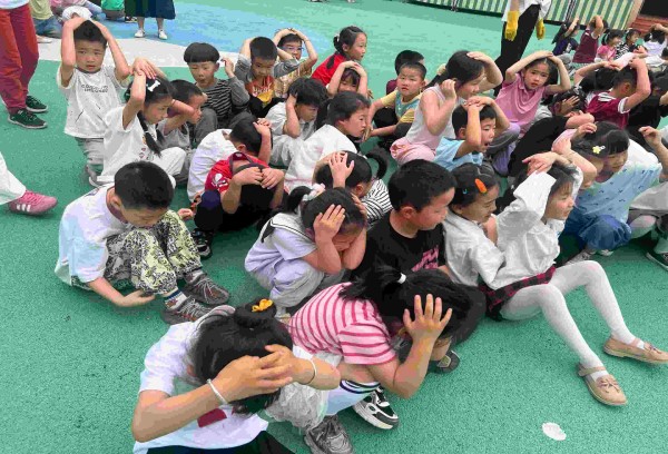 大7班：防震演练