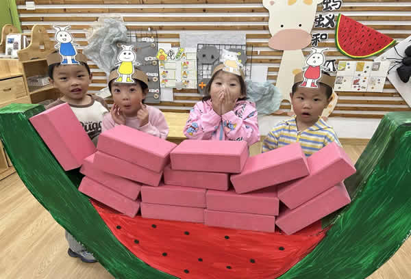 小1班“惊讶”的蚂蚁