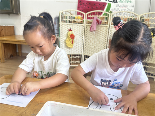 小5班：我们一起来画画