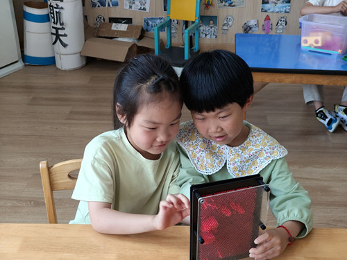 新惠园大2班：科学室里的秘密