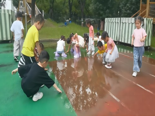 小3班   下雨啦